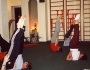 Hatha-joga nodarbības zālē.